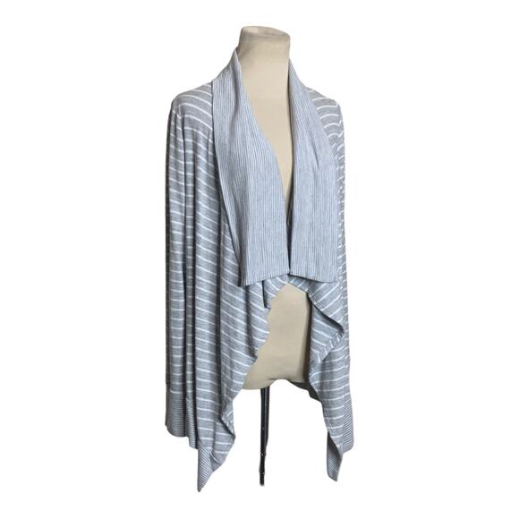 Romeo & Juliet gray striped long sleeves open front cardigan size M - Picture 6 of 9